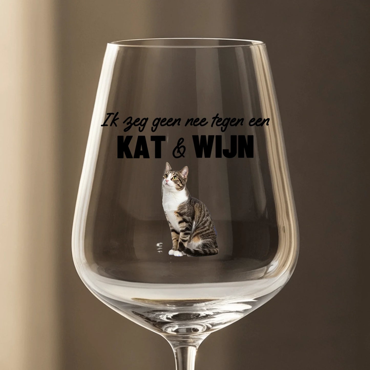 Ik zeg geen nee tegen een kat en wijn - Gepersonaliseerde wijnglas