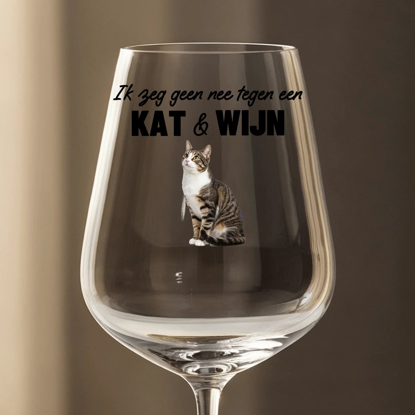 Ik zeg geen nee tegen een kat en wijn - Gepersonaliseerde wijnglas